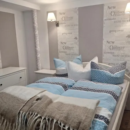 Διαμέρισμα 36, Etwas Andere *