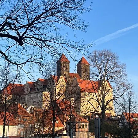 36, Etwas Andere Διαμέρισμα *