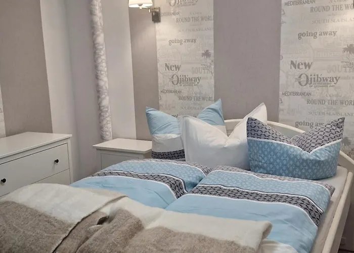 Apartment 36, Etwas Andere *